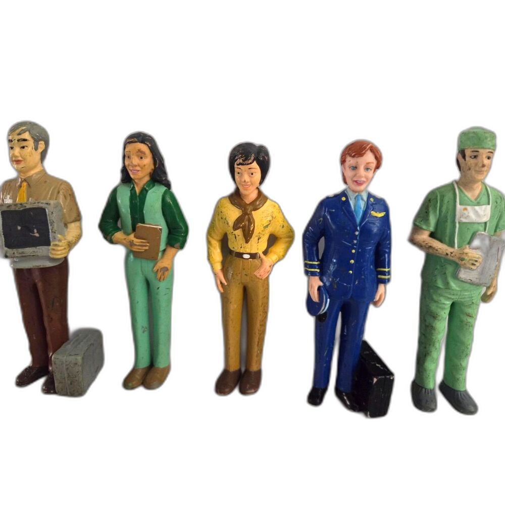 Vintage: Pretend Play - 5 Plastic Mix Family Figurines for Doll Houses